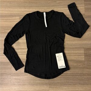 Hold Tight Long Sleeve Black Size 6 Lululemon BRAND NEW